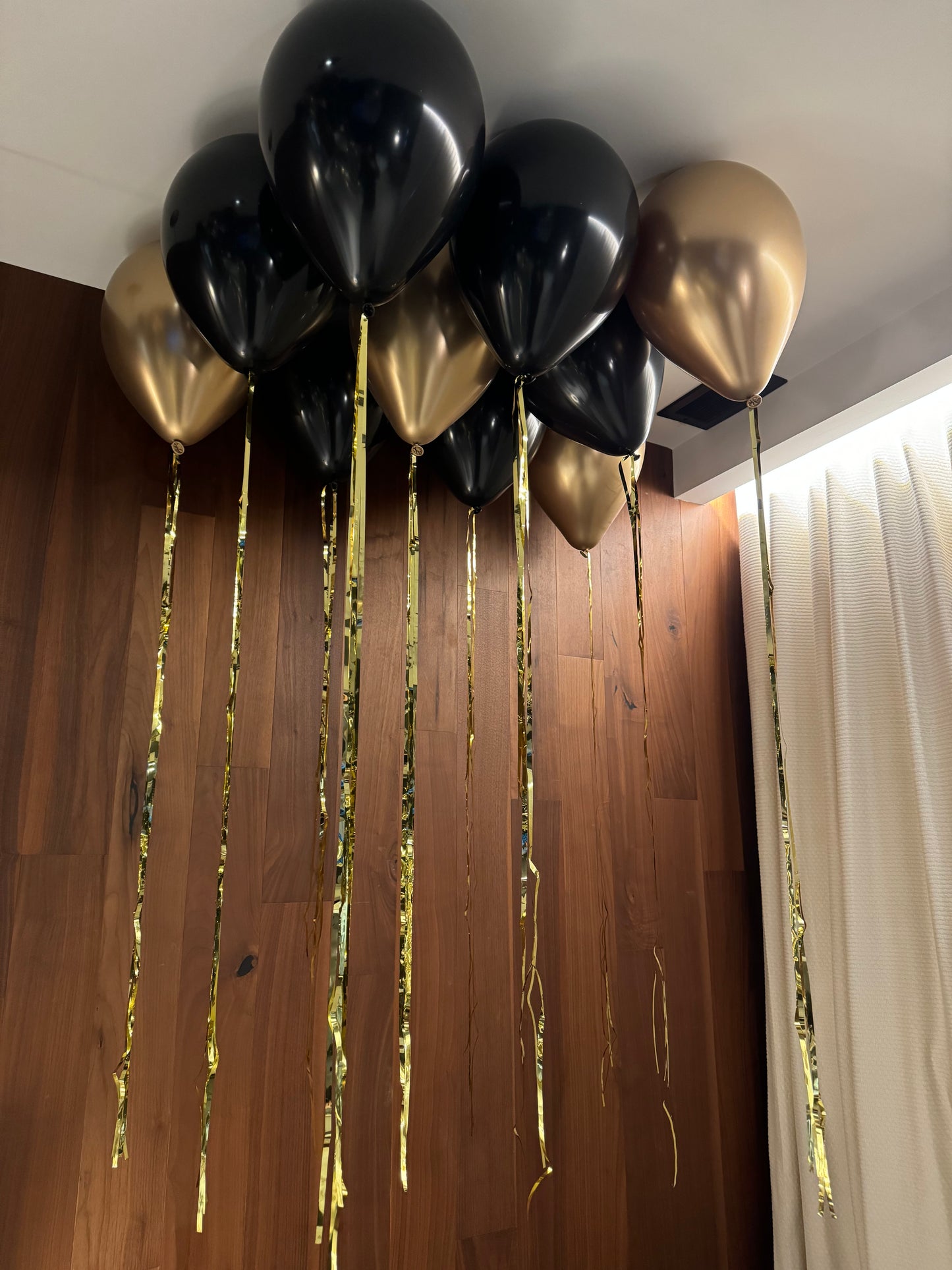 10 Ceiling Balloons