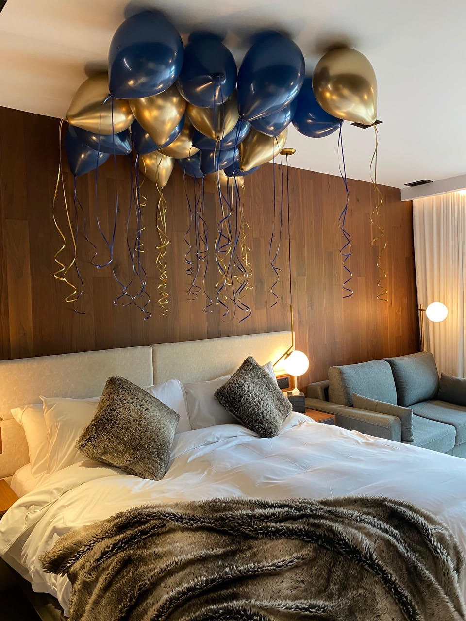 Ceiling balloons discount
